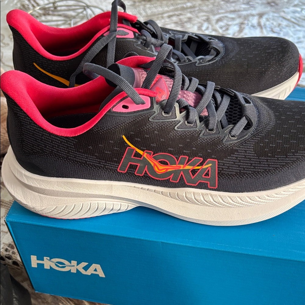 Hoka Women's Charcoal and Fuchsia Athletic Shoes brand new in box size 9.5B - Picture 2 of 4